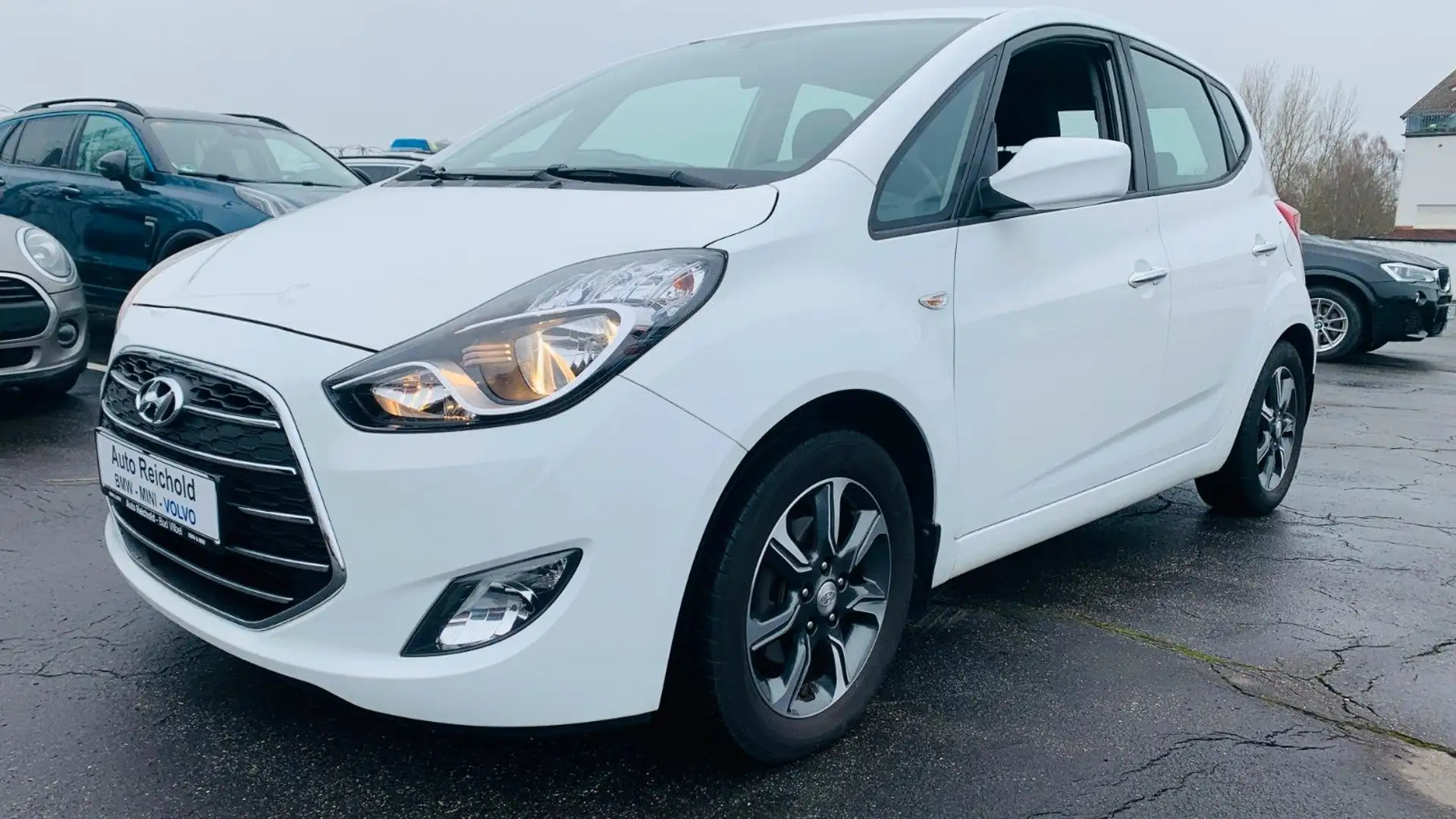 Hyundai iX20 1.6 Automatik Klima Einparkhilfe Bluetooth White - 2