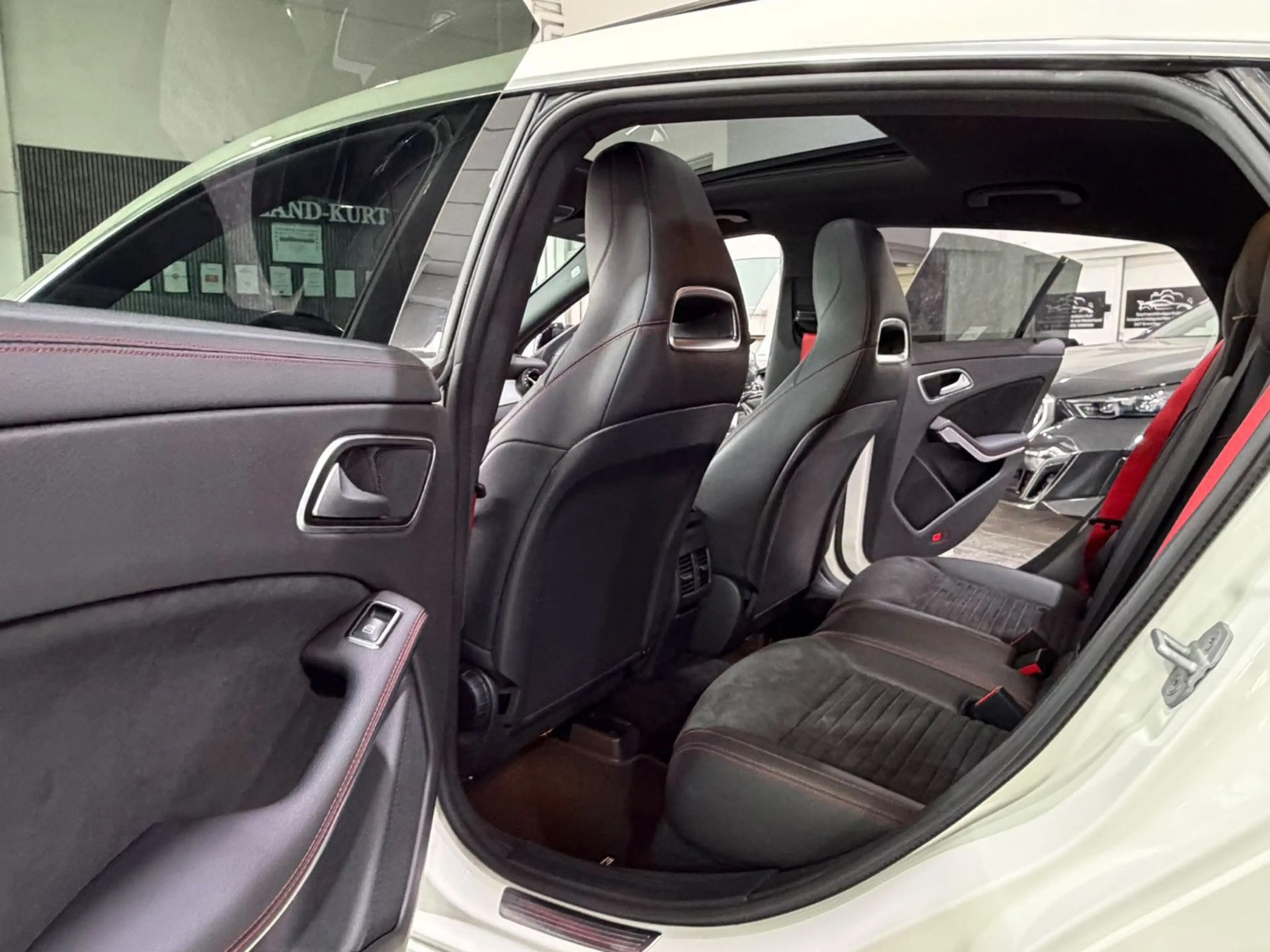 Mercedes-Benz CLA 45 AMG *4-Matic*Pano*ILS*Navi* — photo 15