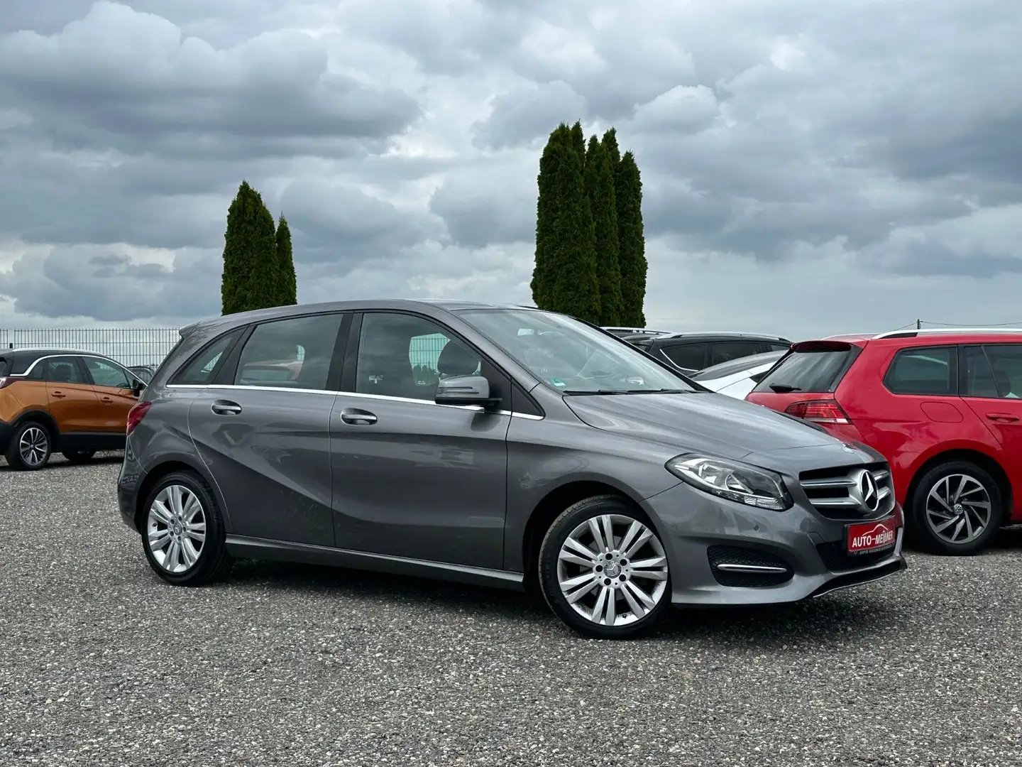 Mercedes-Benz B 180 CDI / d * Sitzheiz.* Kamera * Navigation * Gris - 2