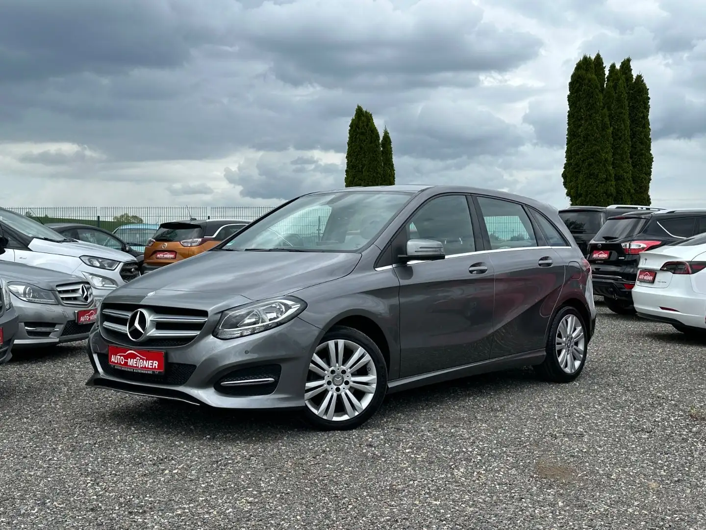 Mercedes-Benz B 180 CDI / d * Sitzheiz.* Kamera * Navigation * Gris - 1
