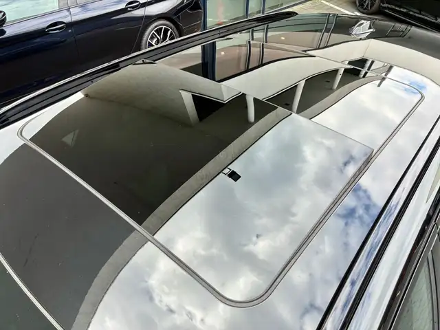 BMW 3 Series view 11