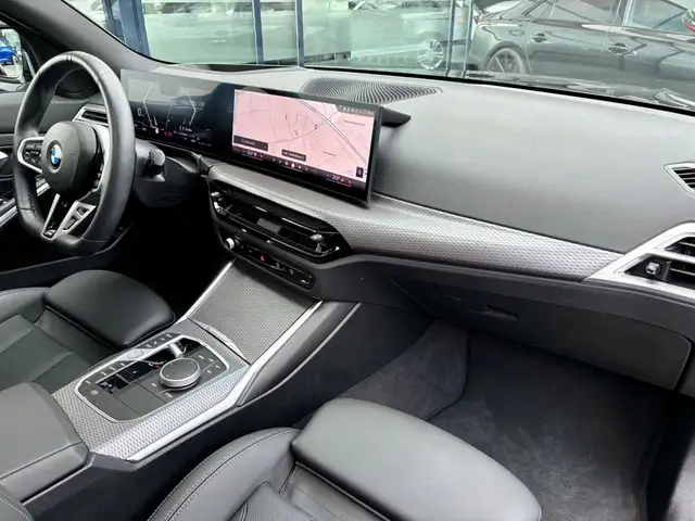 BMW 3 Series view 15