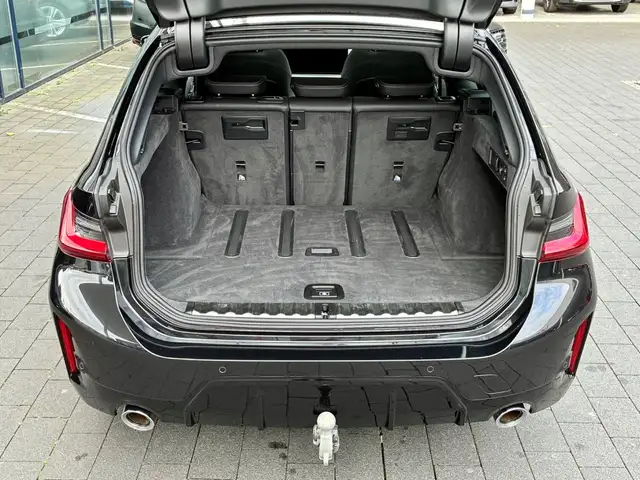 BMW 3 Series view 8