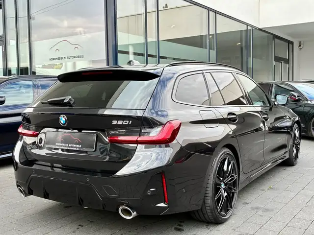 BMW 3 Series view 4