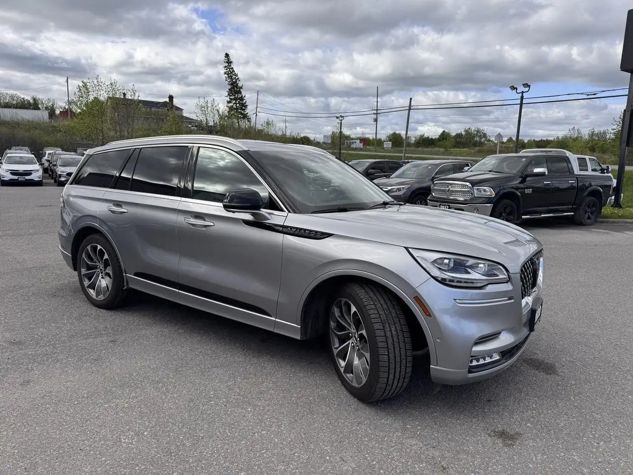 Lincoln Aviator снимка Lincoln Aviator