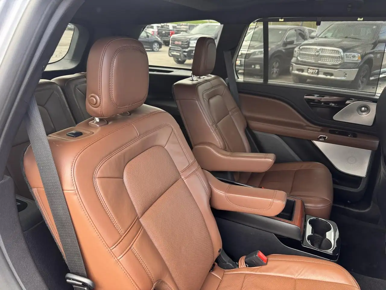 Lincoln Aviator снимка Lincoln Aviator