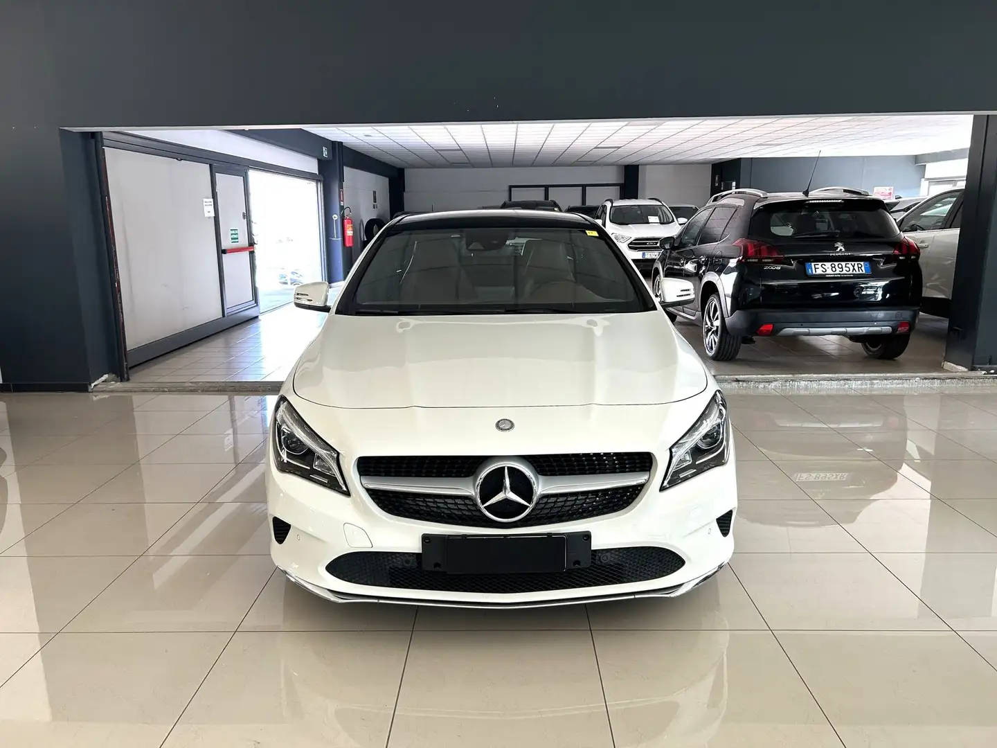 Mercedes-Benz CLA 200 d S.W. Automatic Sport Weiß - 2