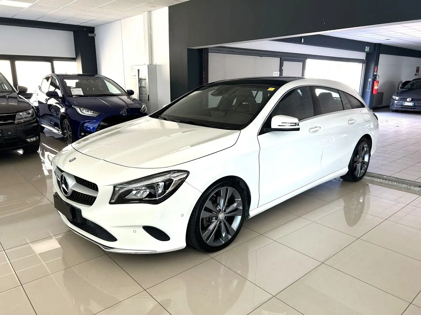 Mercedes-Benz CLA 200 d S.W. Automatic Sport Weiß - 1