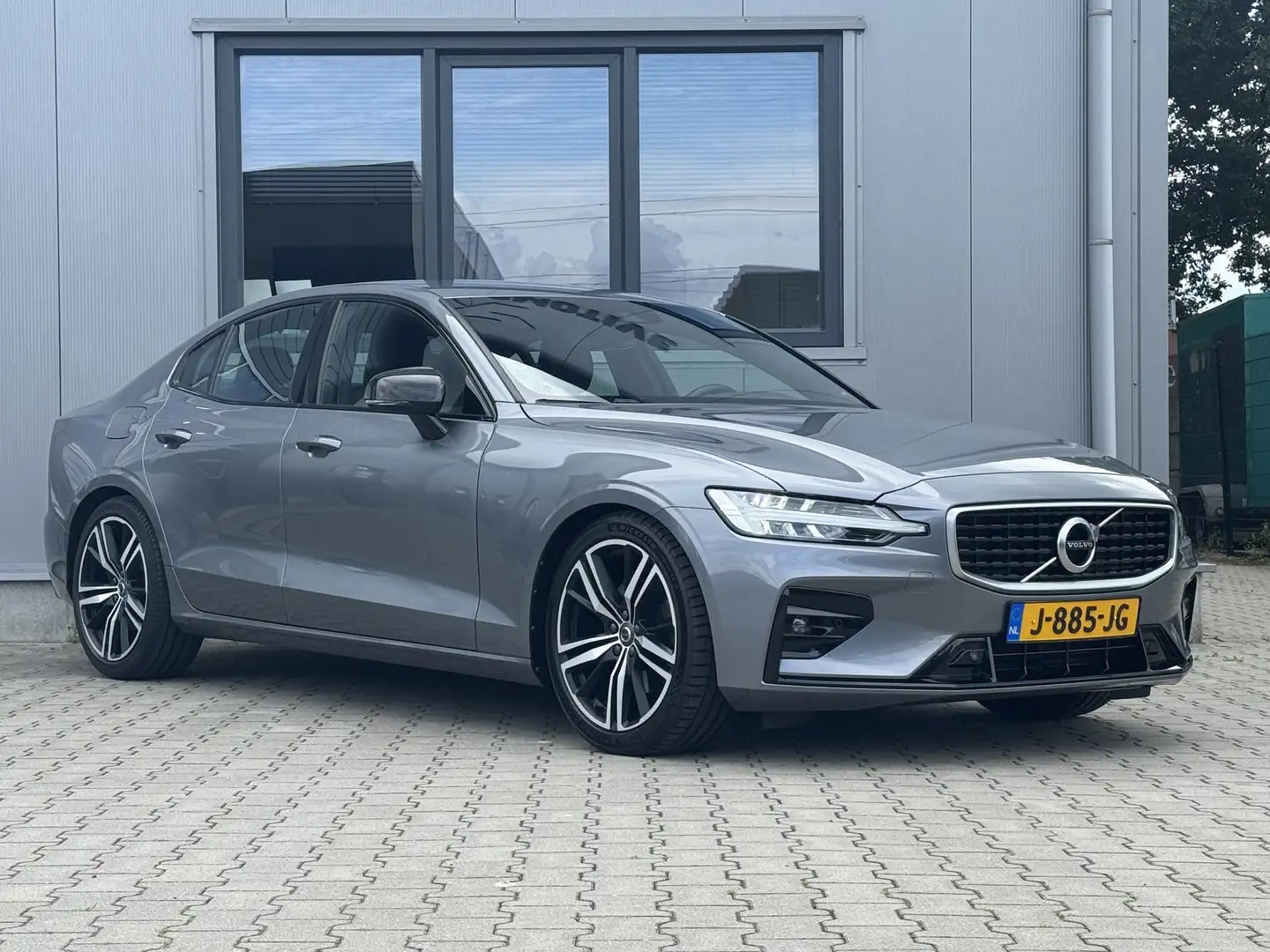 Volvo S60 2.0 T4 R-Design 190 PK | Trekhaak | Camera | Autop Grijs - 2