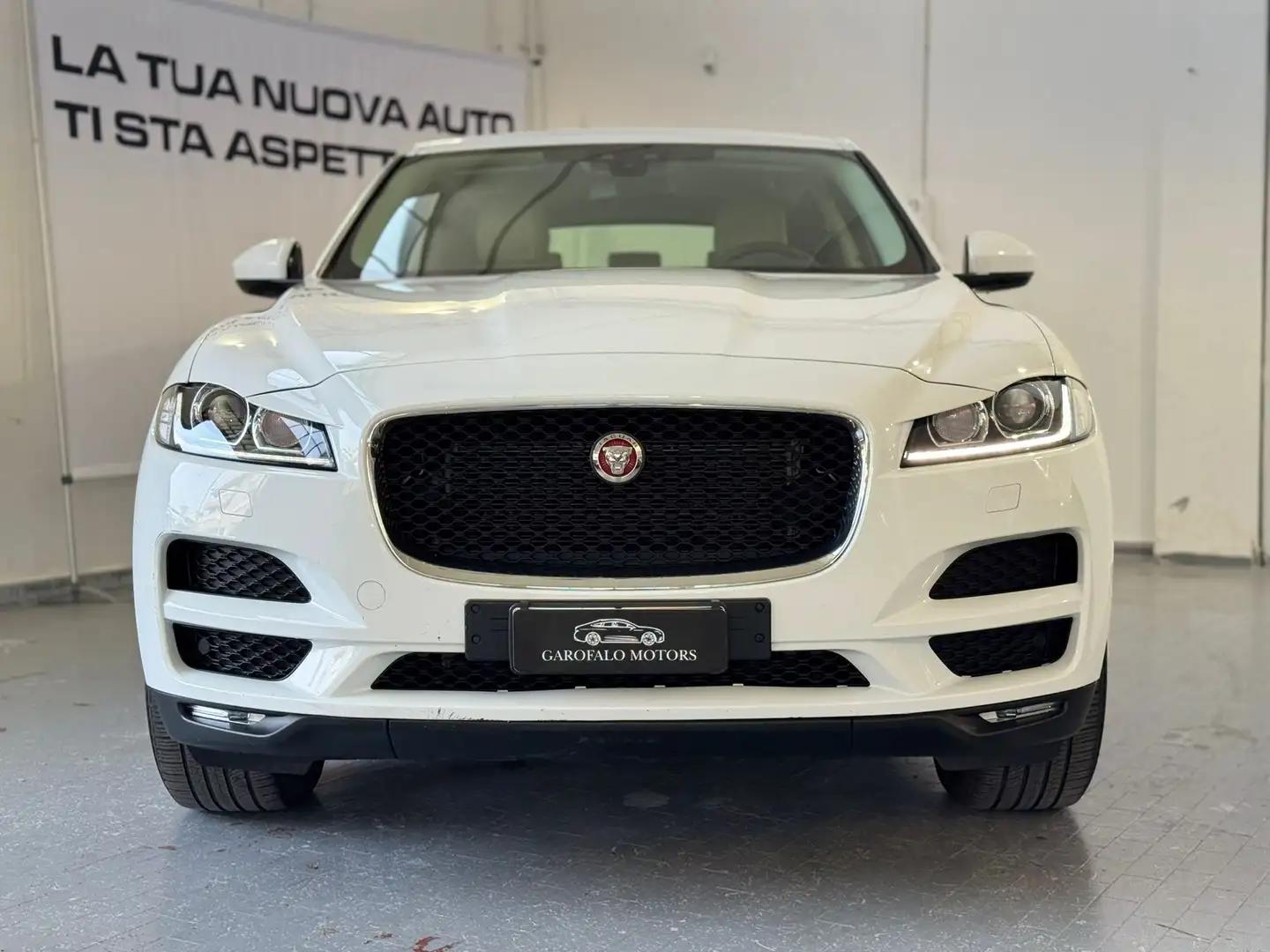 Jaguar F-Pace F-Pace 2.0d Prestige awd 180cv auto Bianco - 1