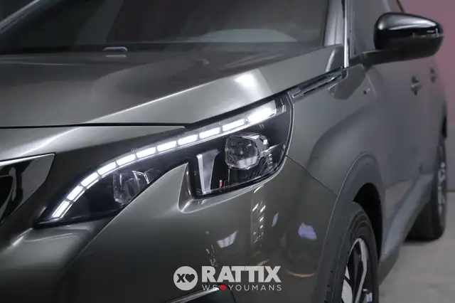 Peugeot 3008 view 3