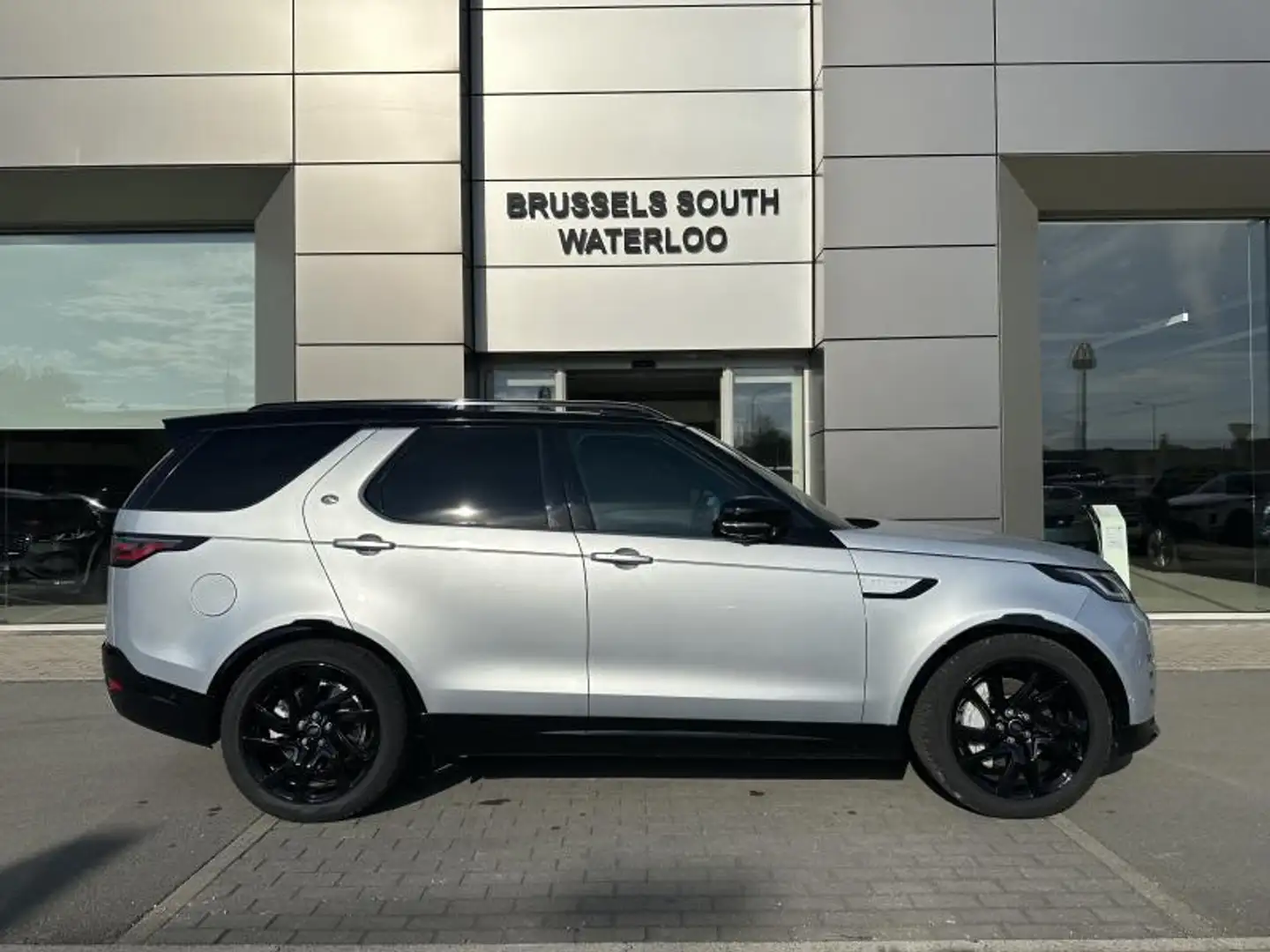 Land Rover Discovery D250 R-Dynamic SE Gris - 2