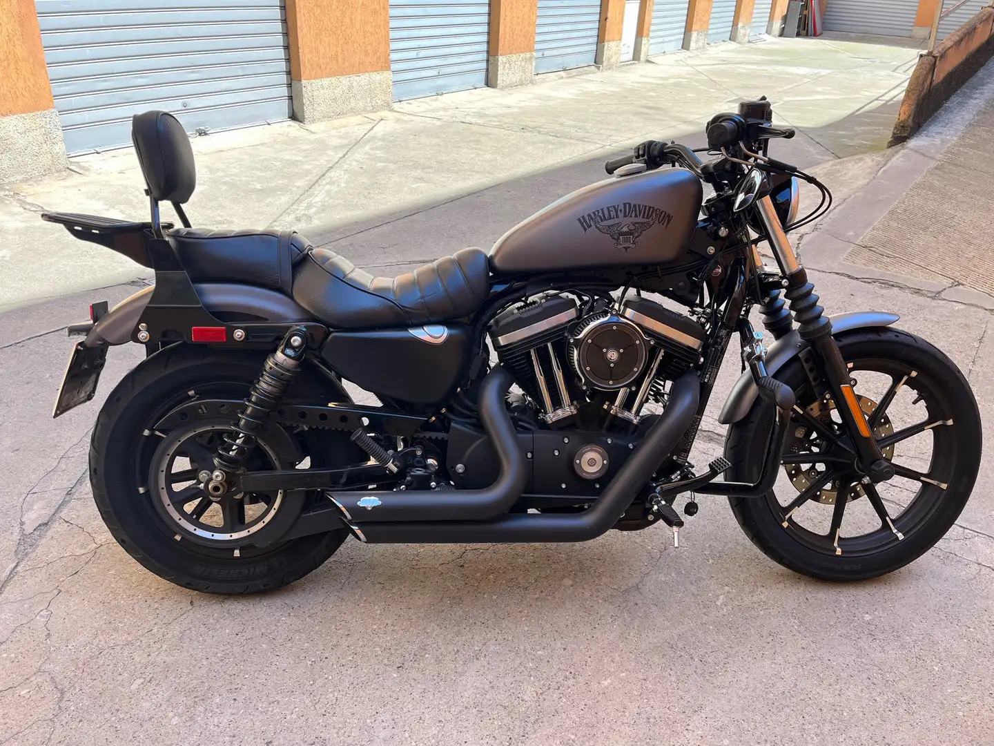 Harley-Davidson Iron 883 crna - 2