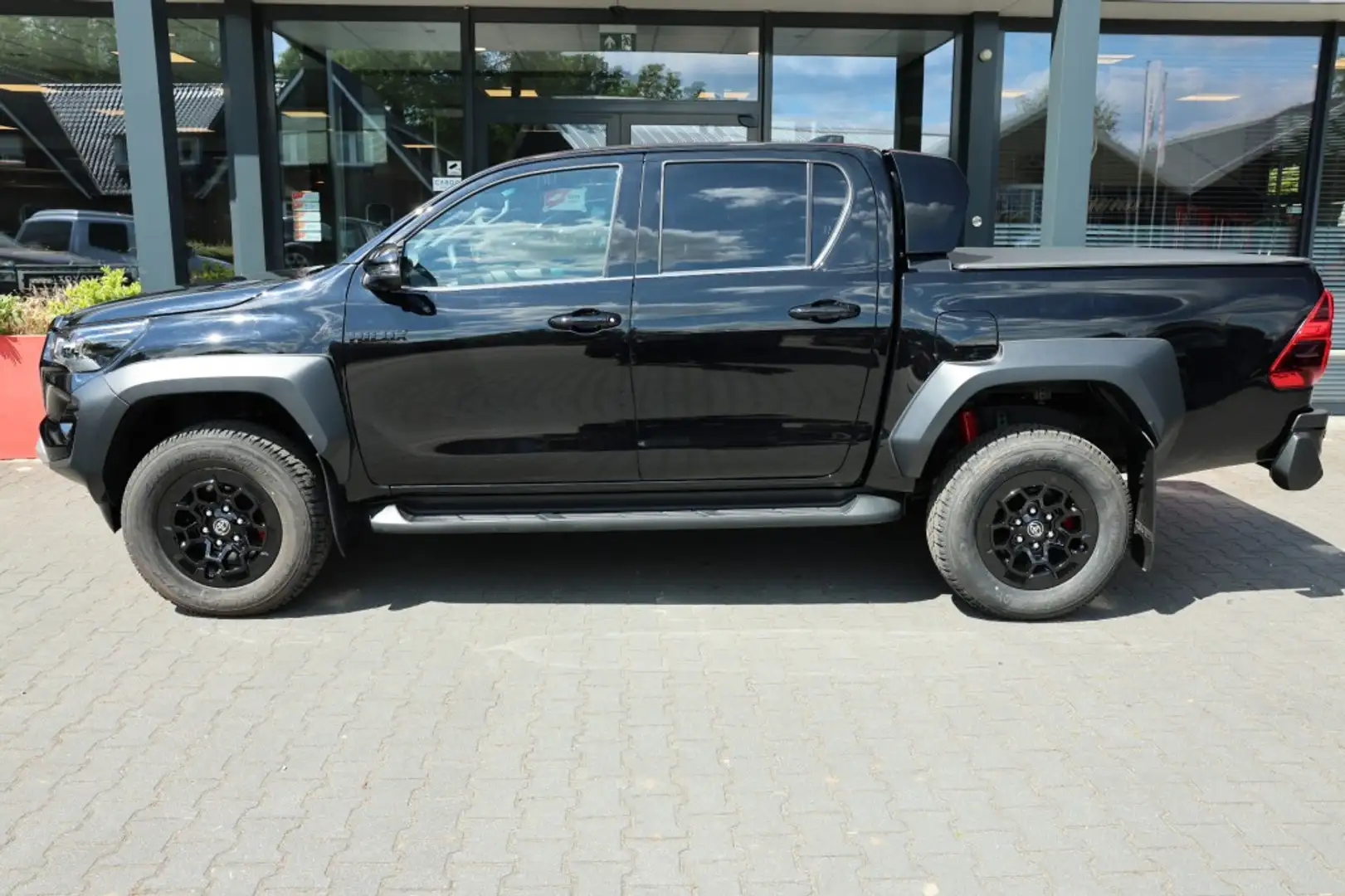 Toyota Hilux 2.8 D-4D DUBBEL CABIN GR SPORT A/T  *BPM-VRIJ* Zwart - 2