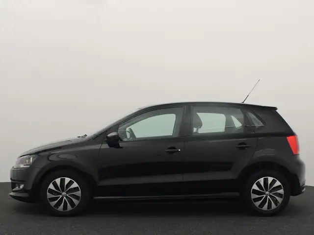 Volkswagen Polo view 2