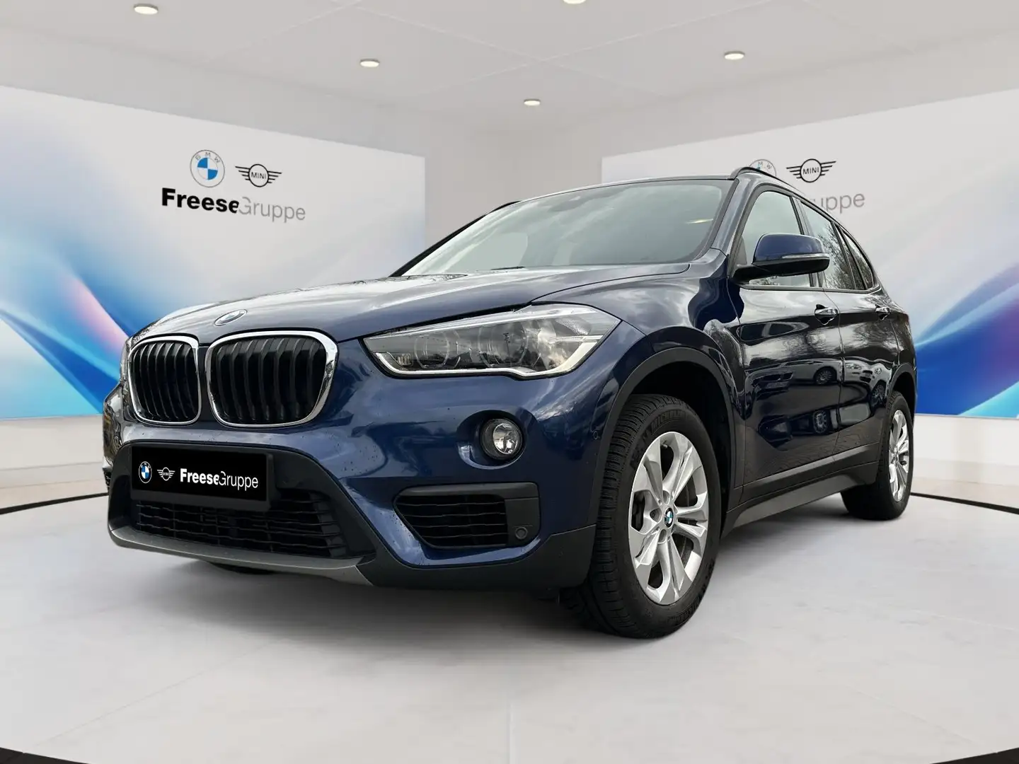 BMW X1 sDrive18i AHK RFK LORDOSE LED SHZ TEMPOMAT BT Blau - 1