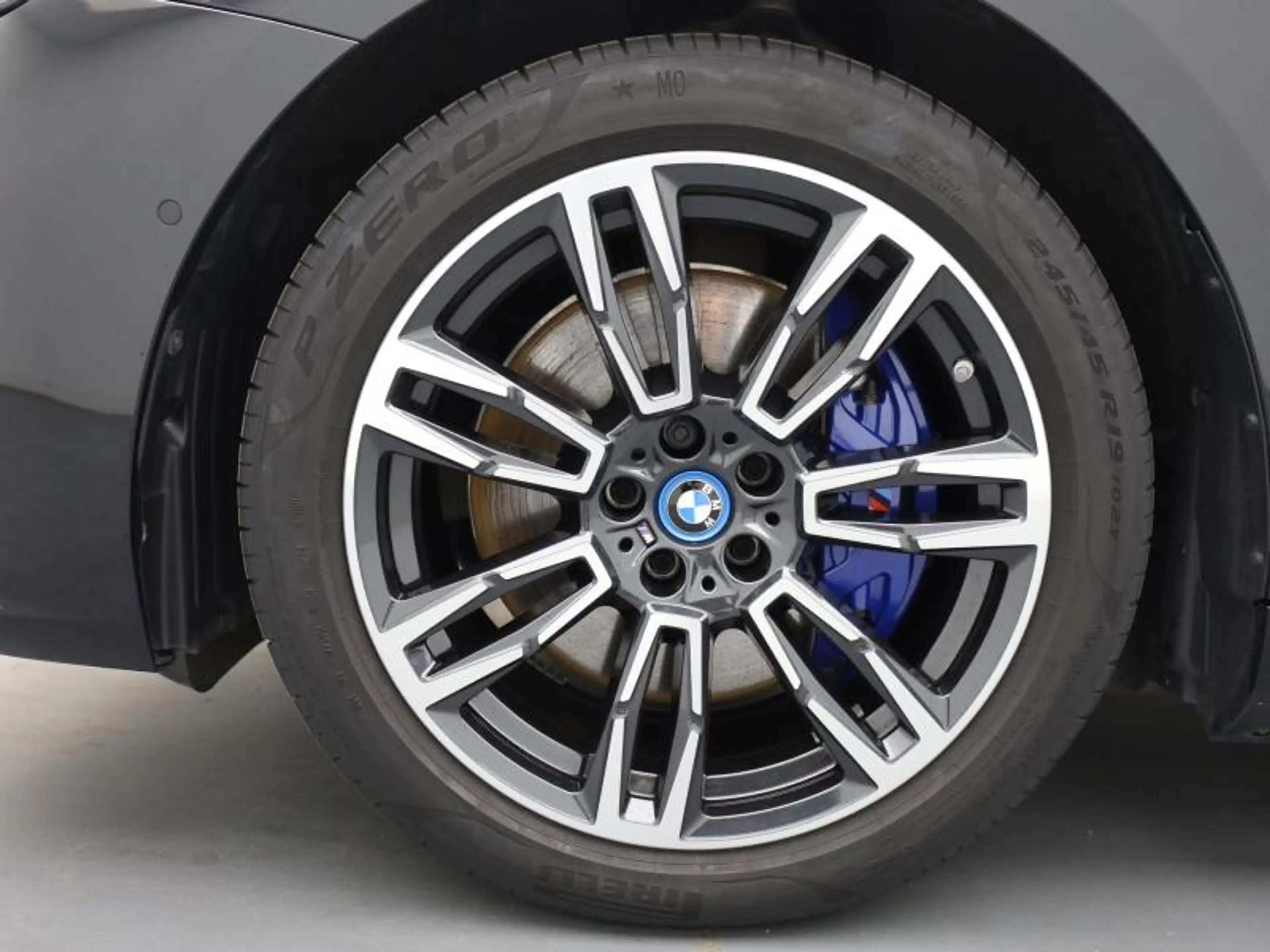 BMW i5 m sport - panodak - harman kar — photo 8