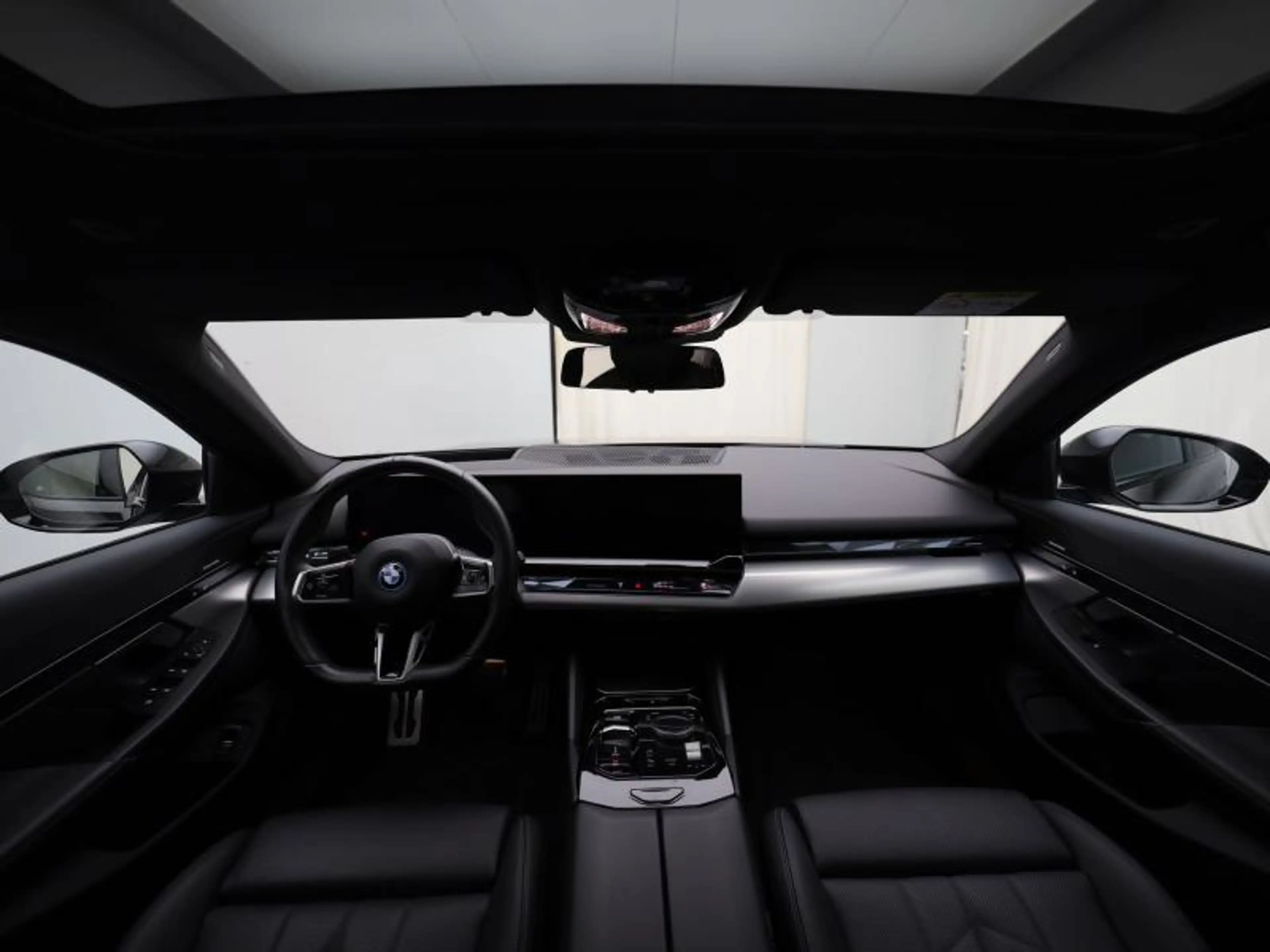 BMW i5 m sport - panodak - harman kar — photo 7
