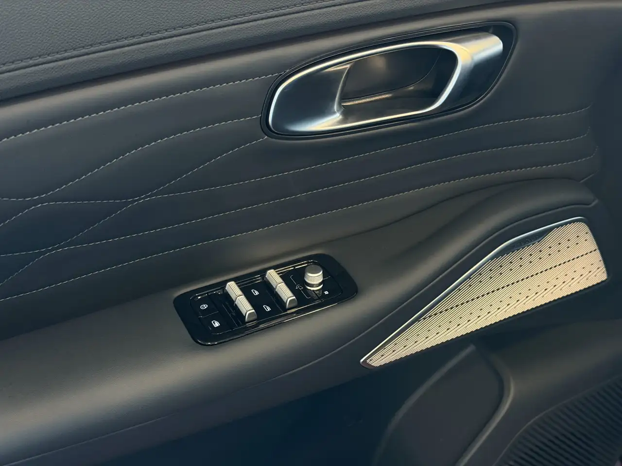 Geely Starray EM-i 2026 — фото 20