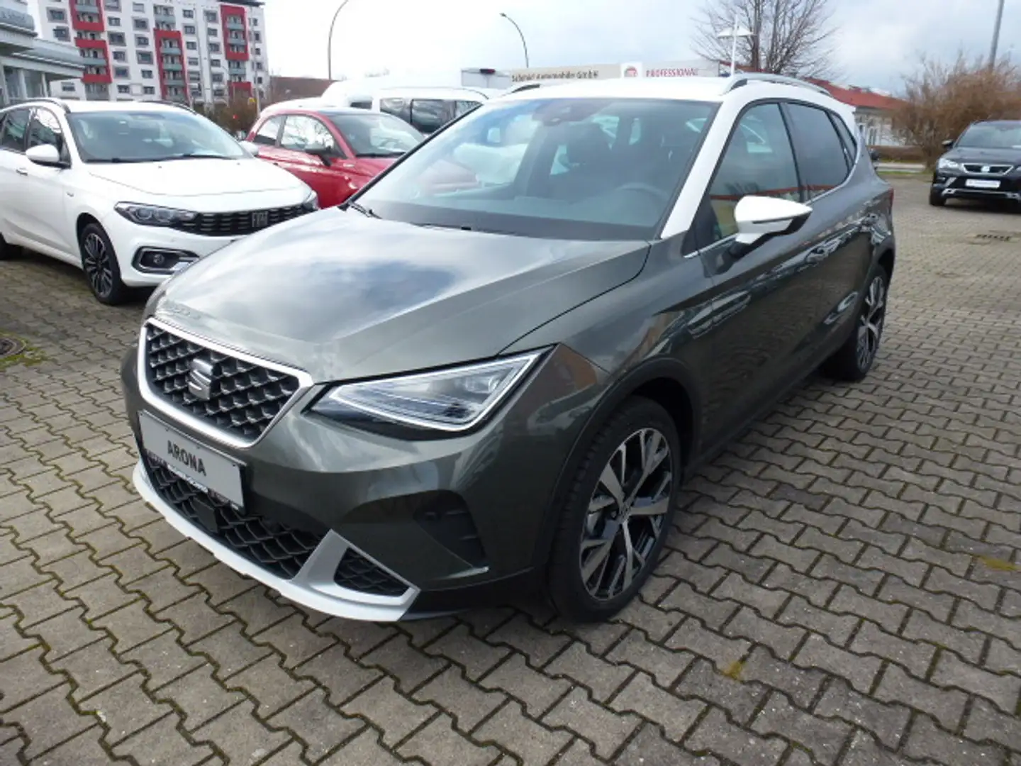 SEAT Arona Xperience 1.0 TSI + SHZ + NAVI + LED Grau - 1