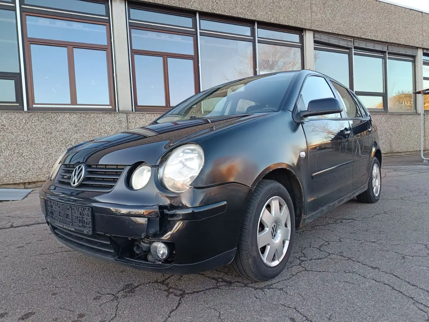 Volkswagen Polo Limousine 1.4 Basis Schwarz - 1