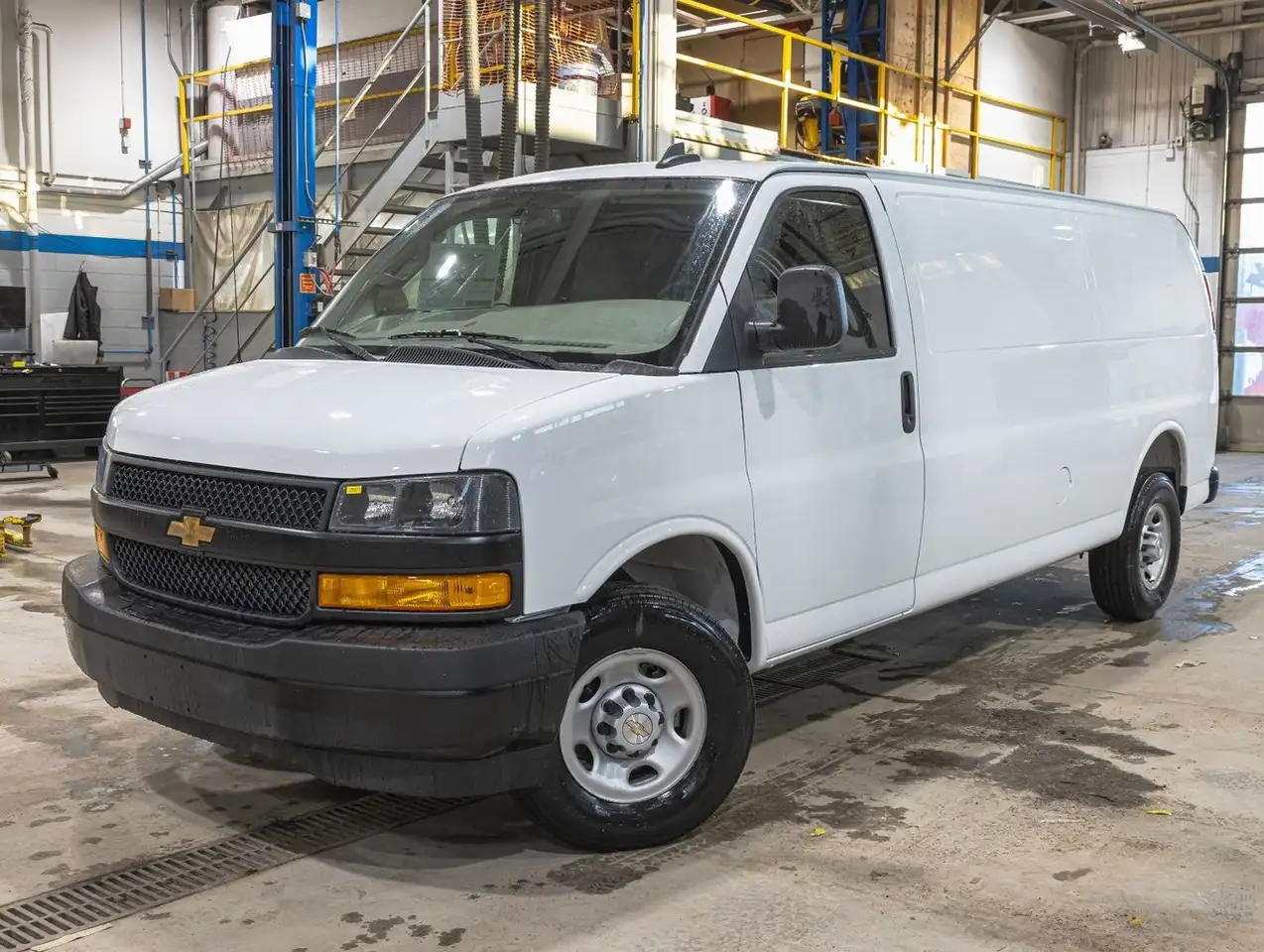 2025 Chevrolet Express 3500