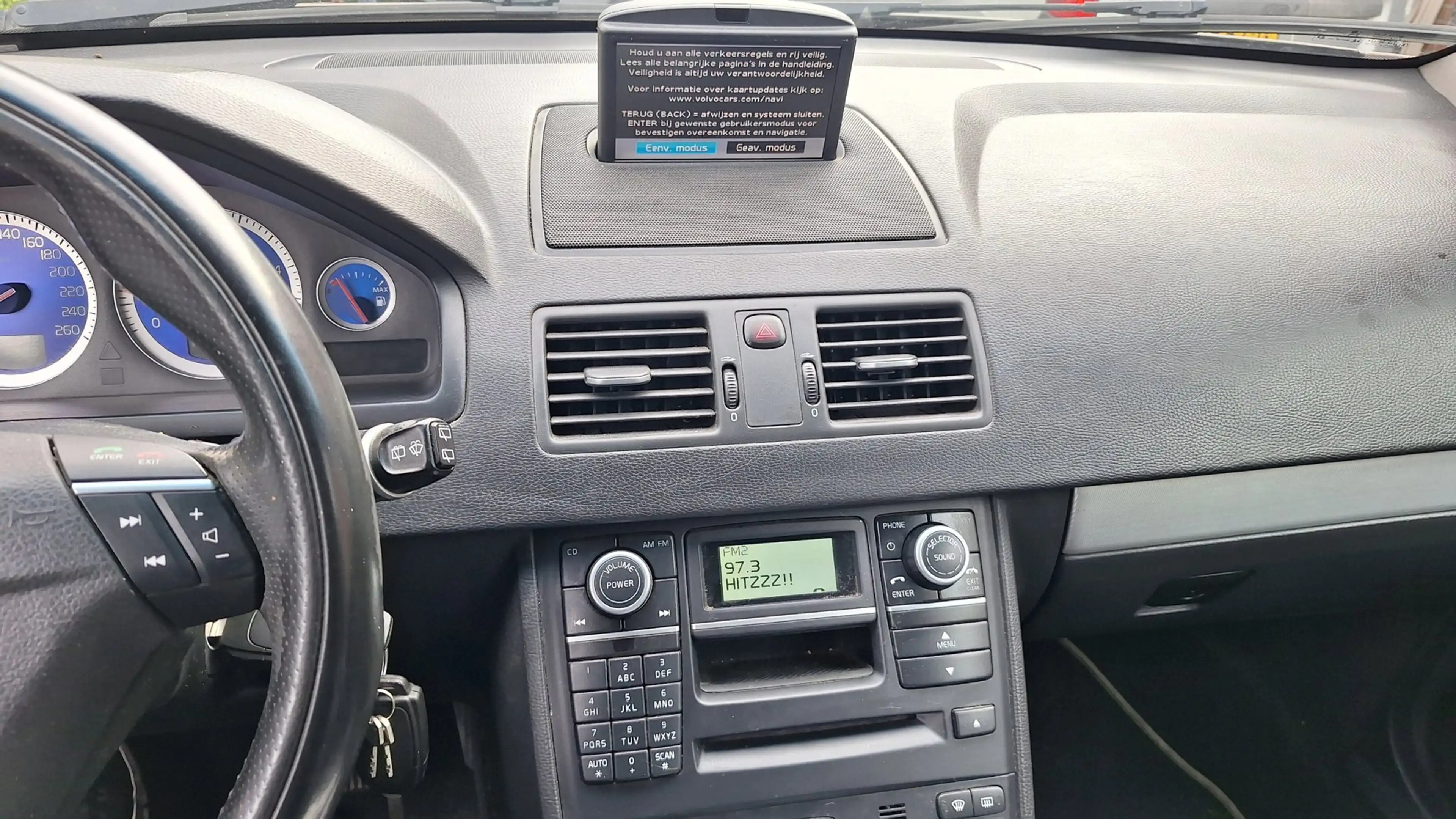 Volvo XC90 2.4 D5 R-Design 7 PERS. — photo 8
