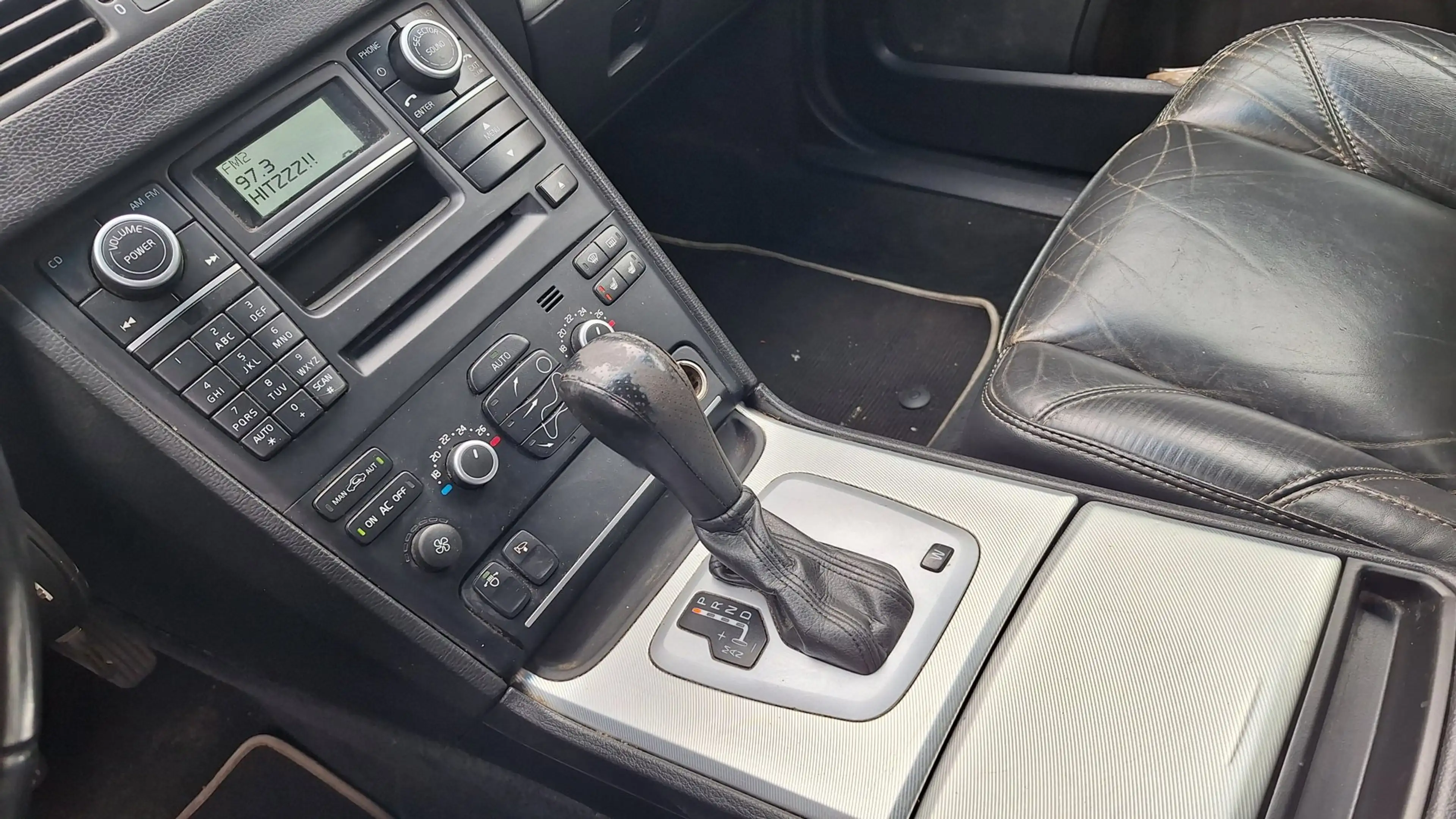 Volvo XC90 2.4 D5 R-Design 7 PERS. — photo 9