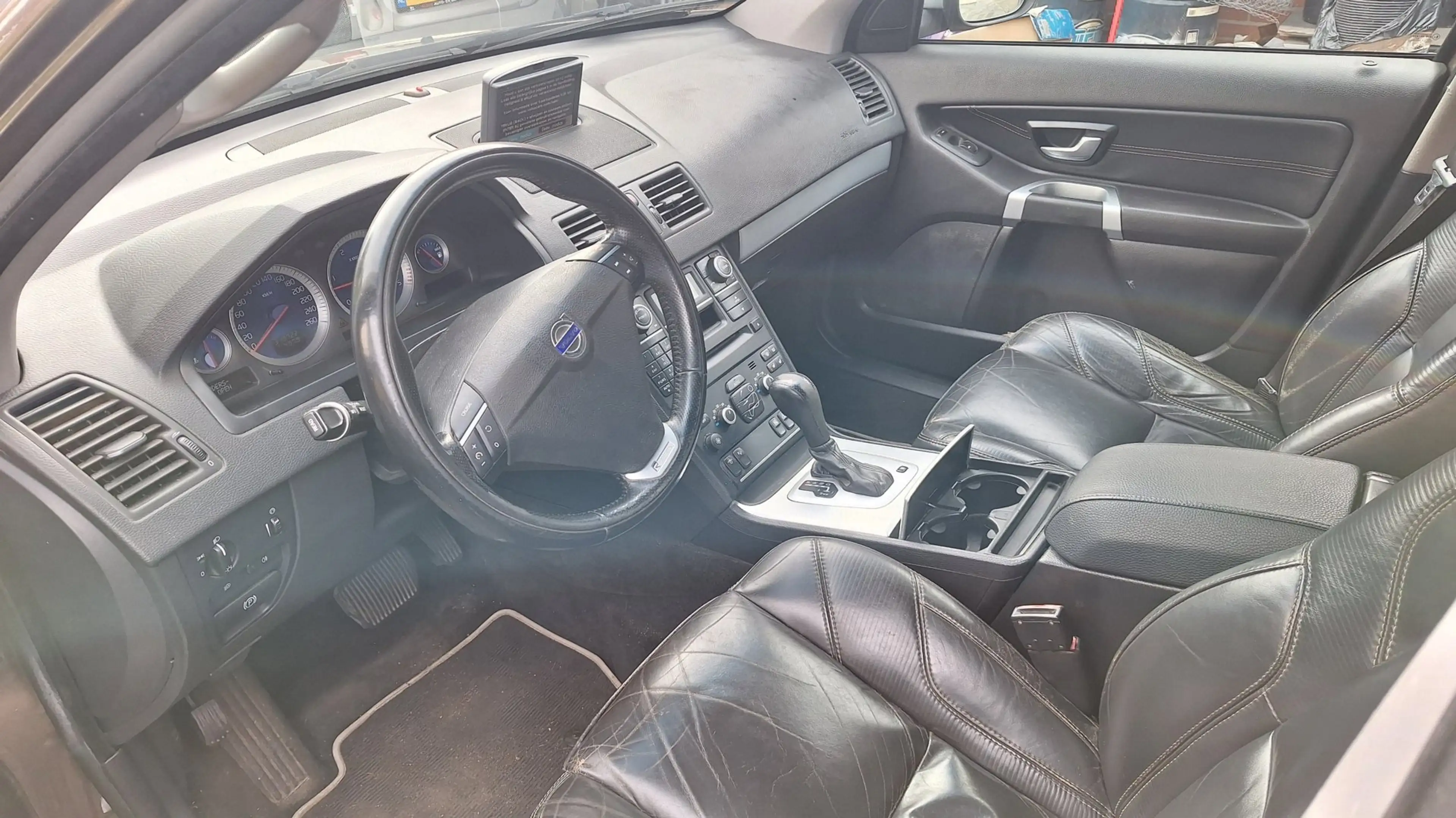 Volvo XC90 2.4 D5 R-Design 7 PERS. — photo 6