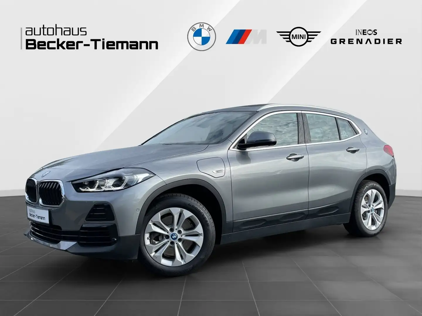 BMW X2 xDrive25e *NAVI PLUS*HEAD UP*PANO*KAMERA*ADAPT. LE Gri - 1