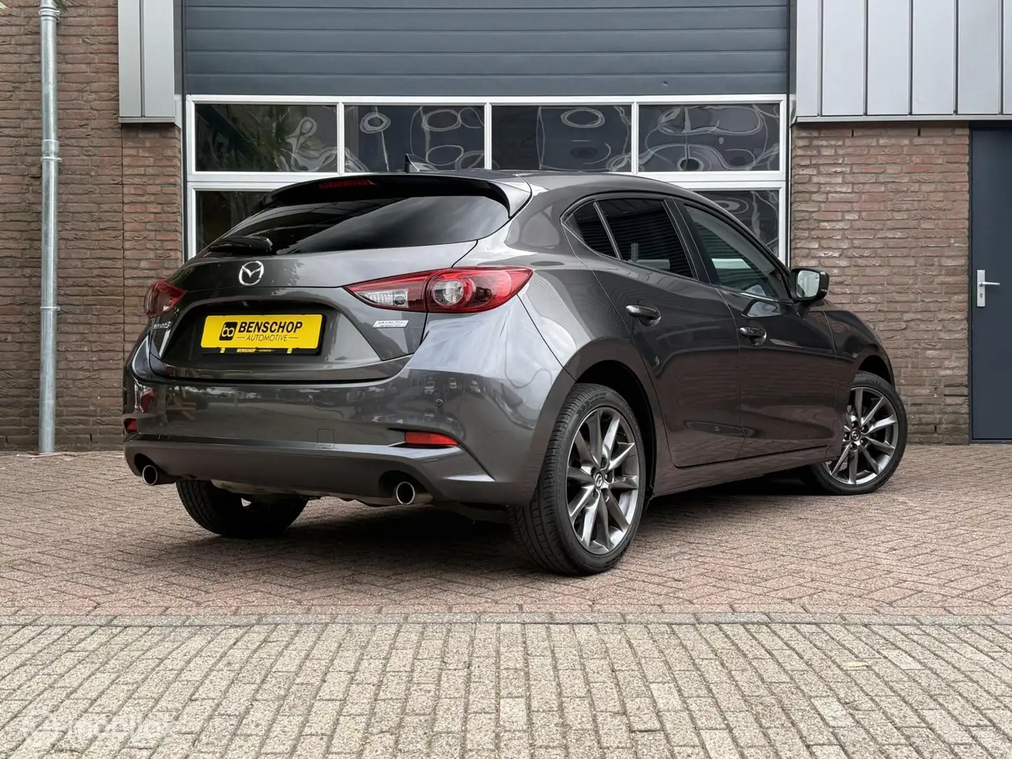 Mazda 3 2.0 SkyActiv-G 120 GT-M Line HUD Navi Camera Stoel Grijs - 2