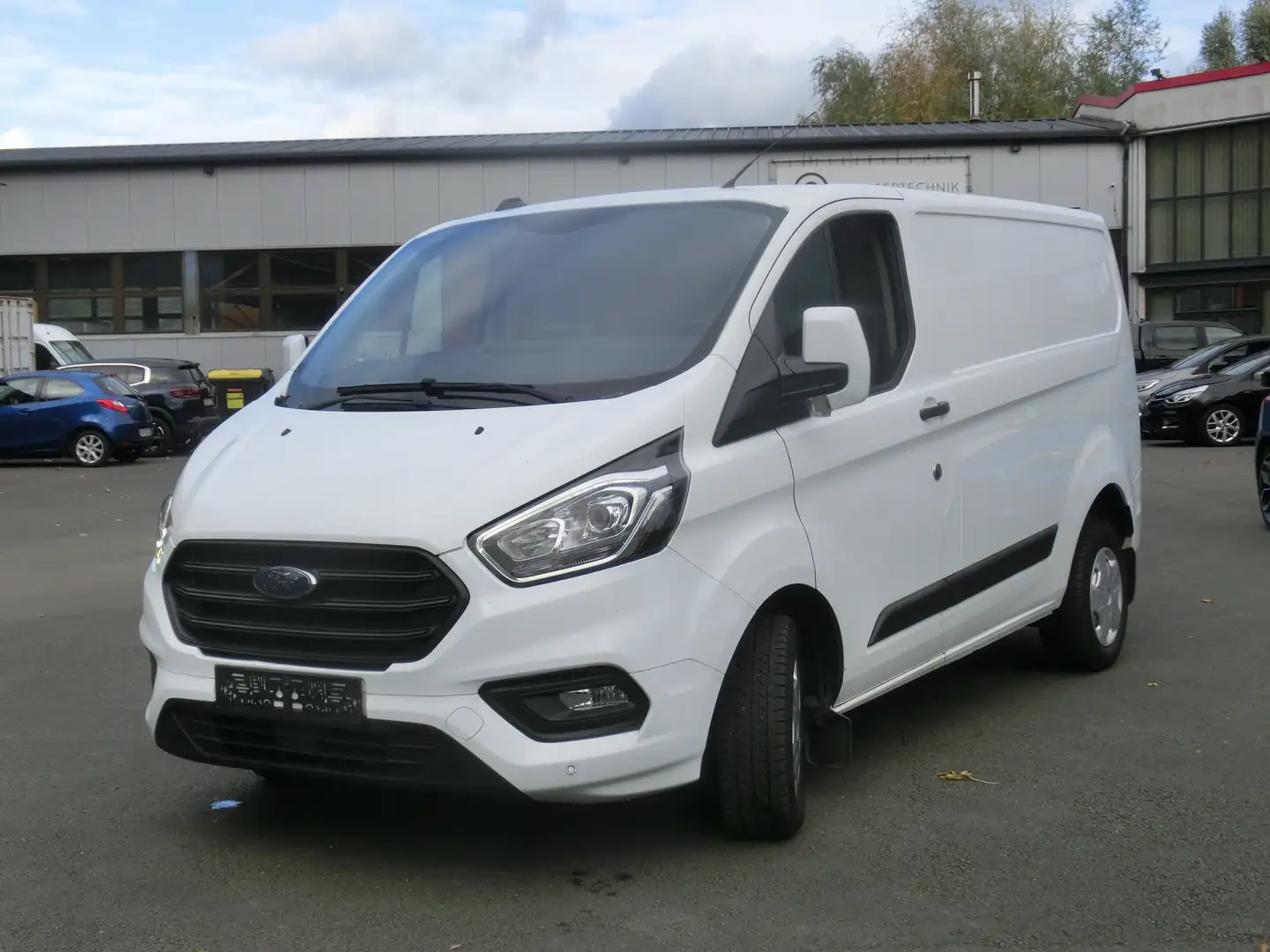Ford Transit Custom 2.0l Eu6dT 300 L1 Trend/ Klima, Tel, 2 x PDC, AHK Weiß - 2