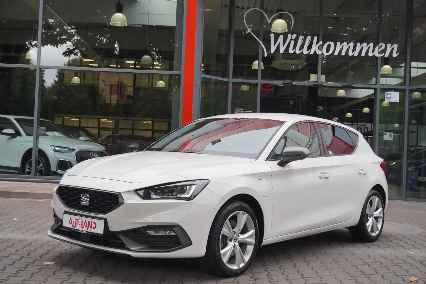 SEAT Leon 1.4 FR e-Hybrid LED Navi ACC Tempomat DAB Weiß - 2