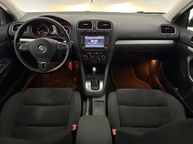 Volkswagen Golf view 2