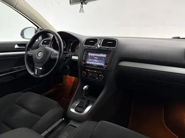 Volkswagen Golf view 4