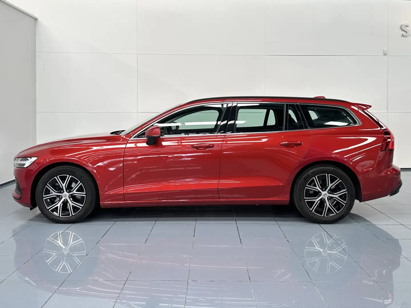 Volvo V60 B4 Core Aut. Rouge - 2