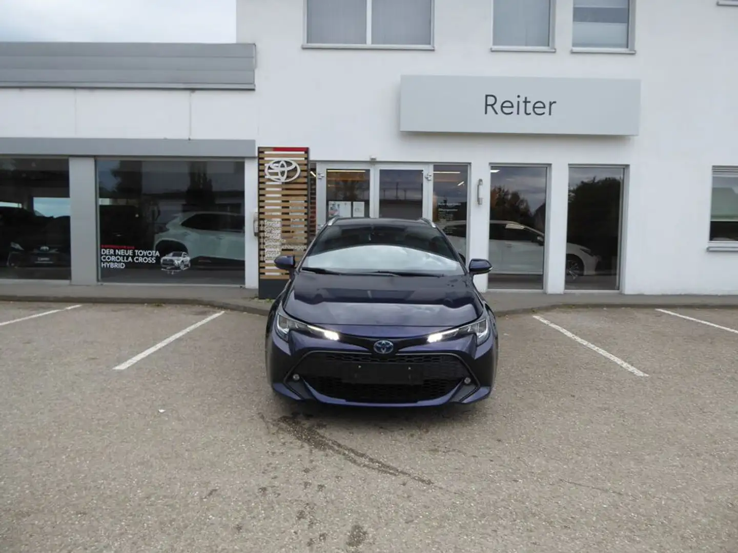 Toyota Corolla TS 1,8 Hybrid *MWST*AHK* Blauw - 1