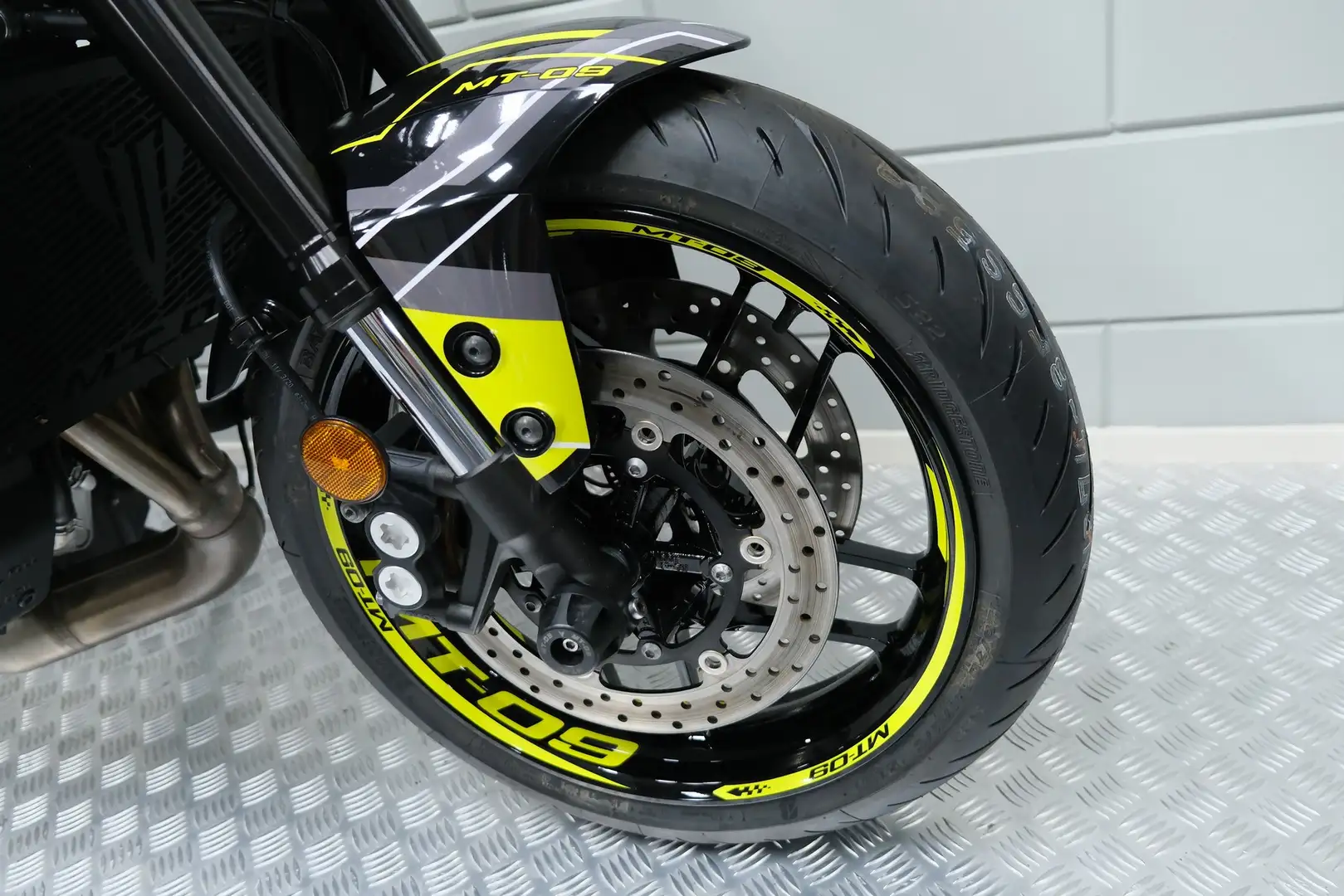 Yamaha MT-09 Grijs - 2