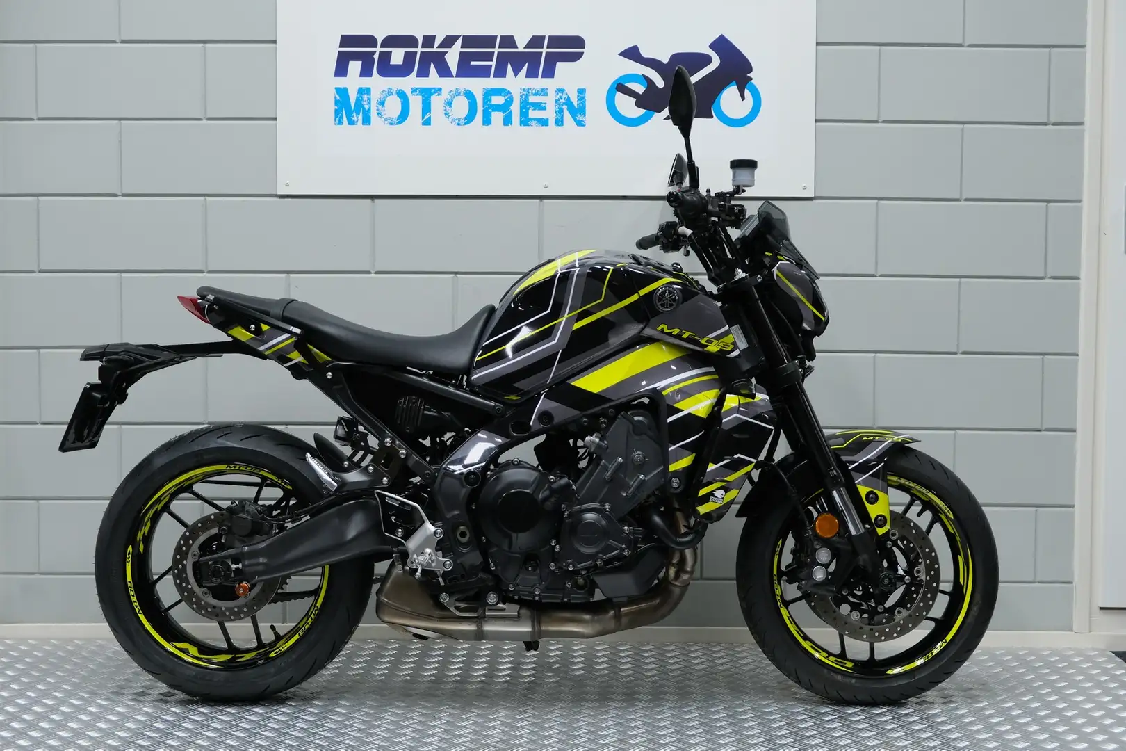 Yamaha MT-09 Grijs - 1