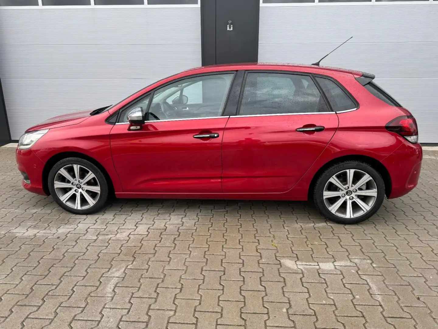 Citroen C4 1.2 PURETECH FEEL COLLECTION, Dealer onderhouden, Rood - 2