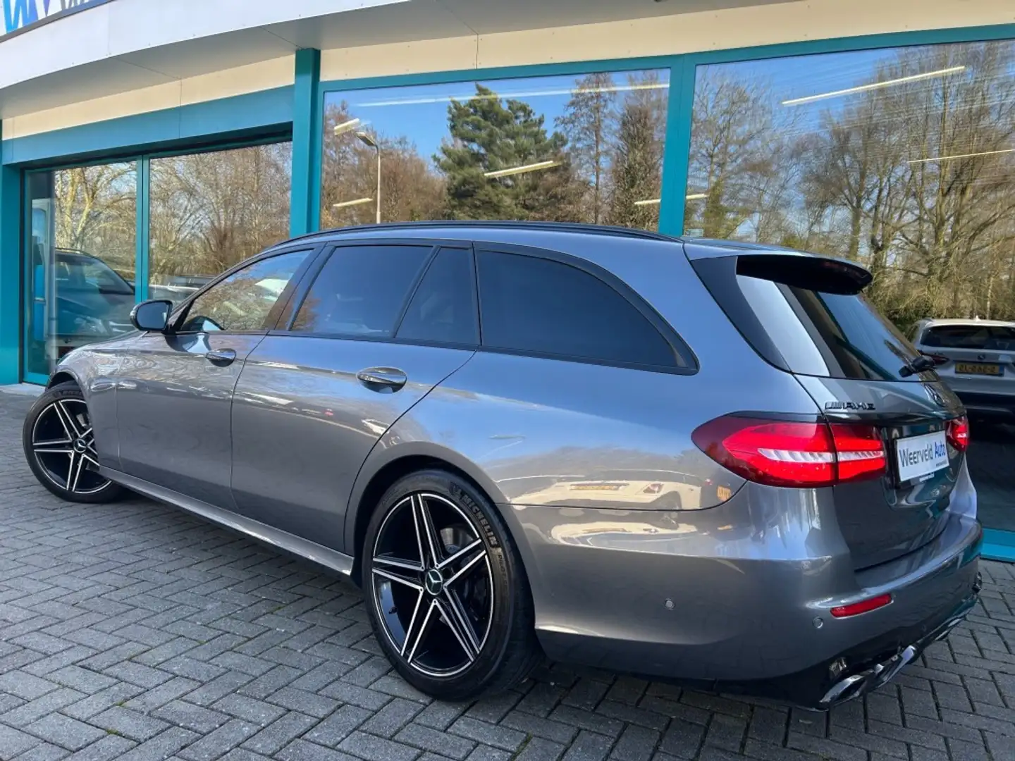 Mercedes-Benz E 200 E 200 AMG Edition CarPlay, Camera, Schuifdak, 19In Grijs - 2