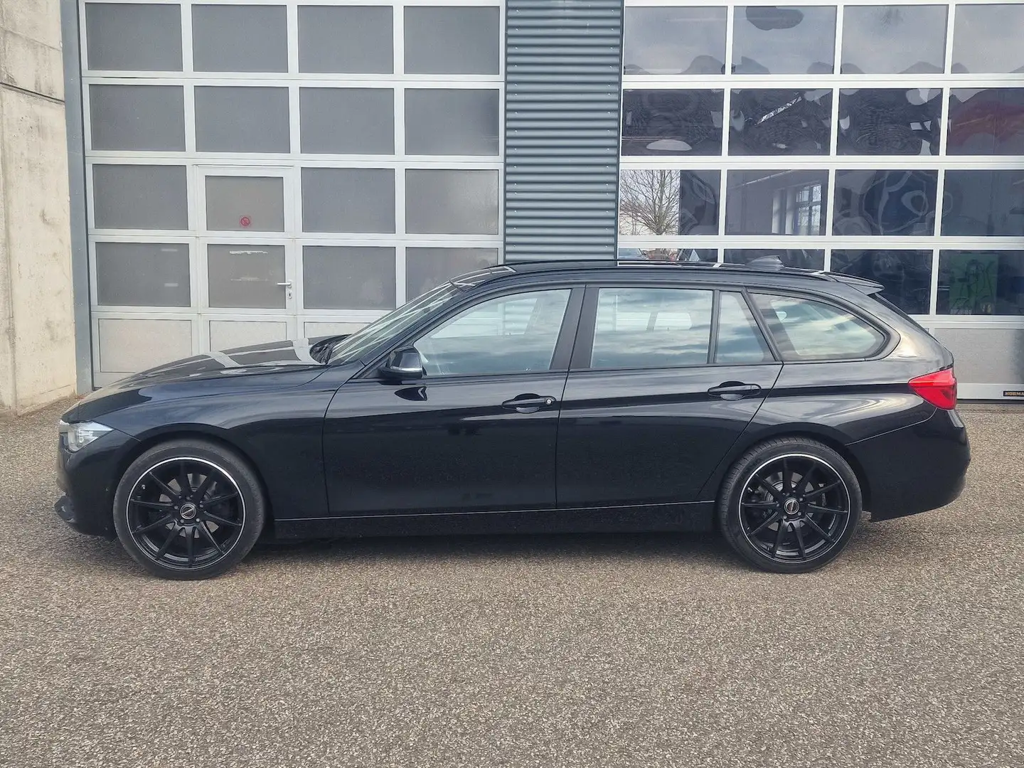BMW 320 d Advantage Klimaautomatik NAVI AHK Schwarz - 2