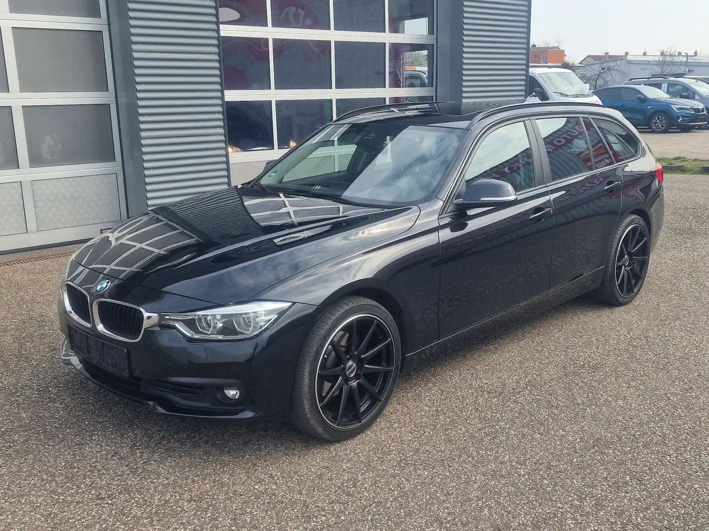 BMW 320 d Advantage Klimaautomatik NAVI AHK Schwarz - 1