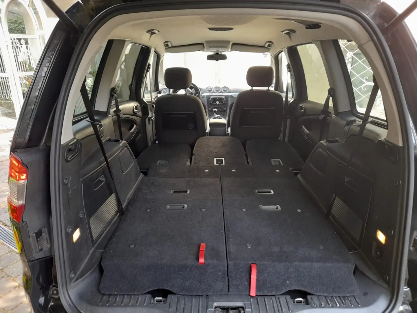 Ford Galaxy 2.0 TDCi DPF Trend Schwarz - 1