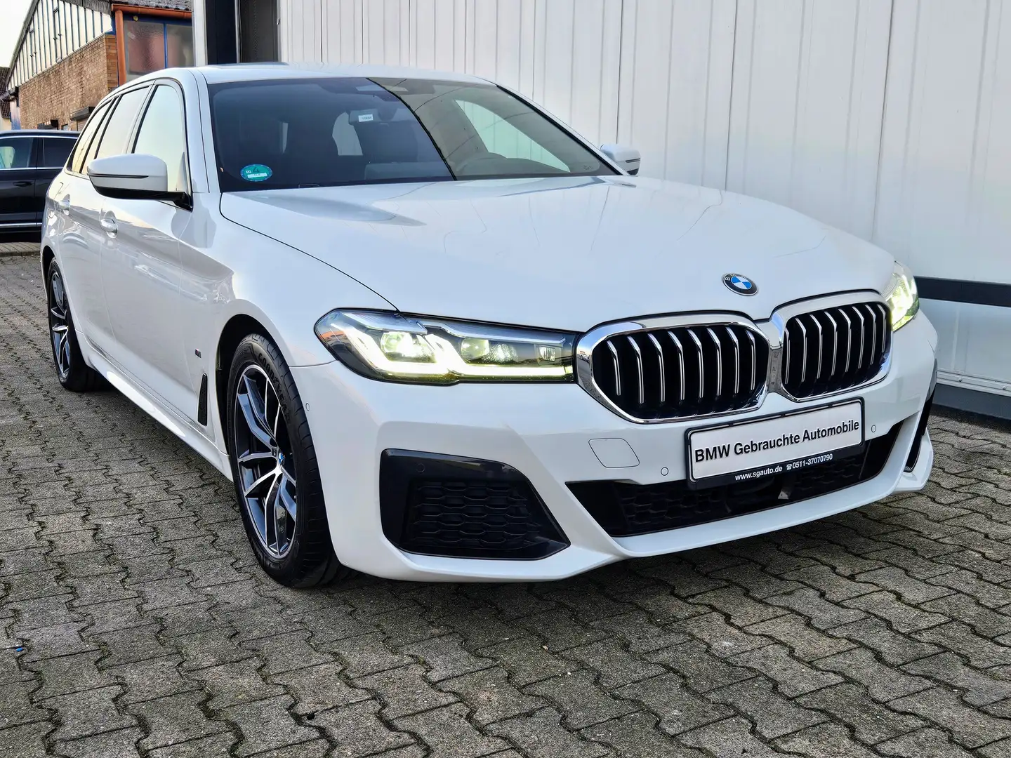 BMW 520 d*LCProf*M-SPORT*HUD*AHK*DrAsProf*ACC*KAMERA Weiß - 2