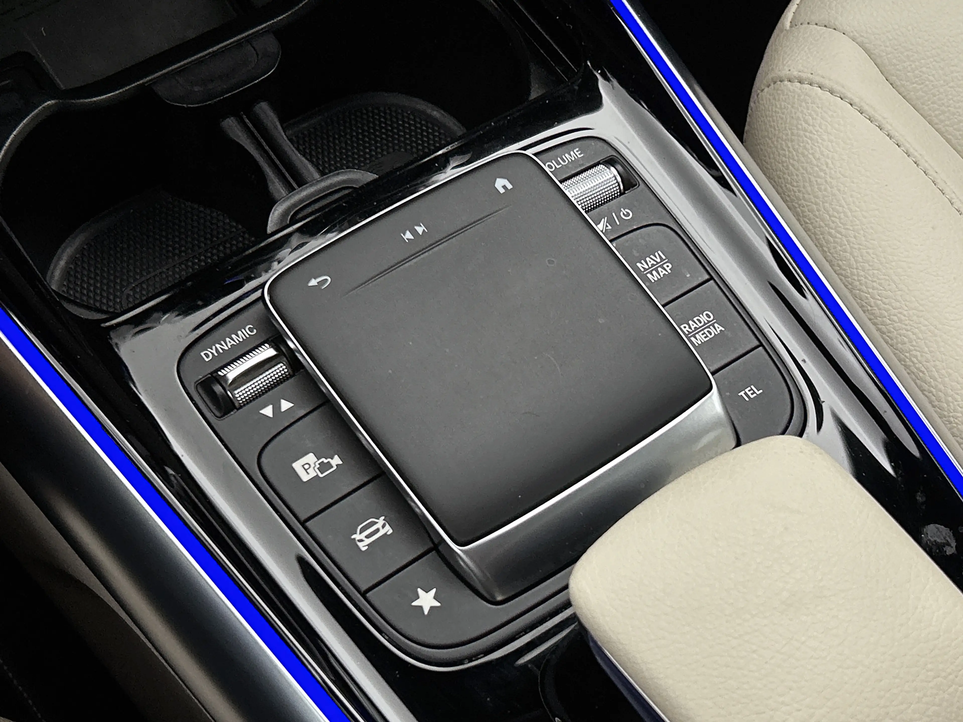 Mercedes-Benz GLA 200 Luxury Line | Machiatobeige int. | Sfeerverlichtin — photo 9