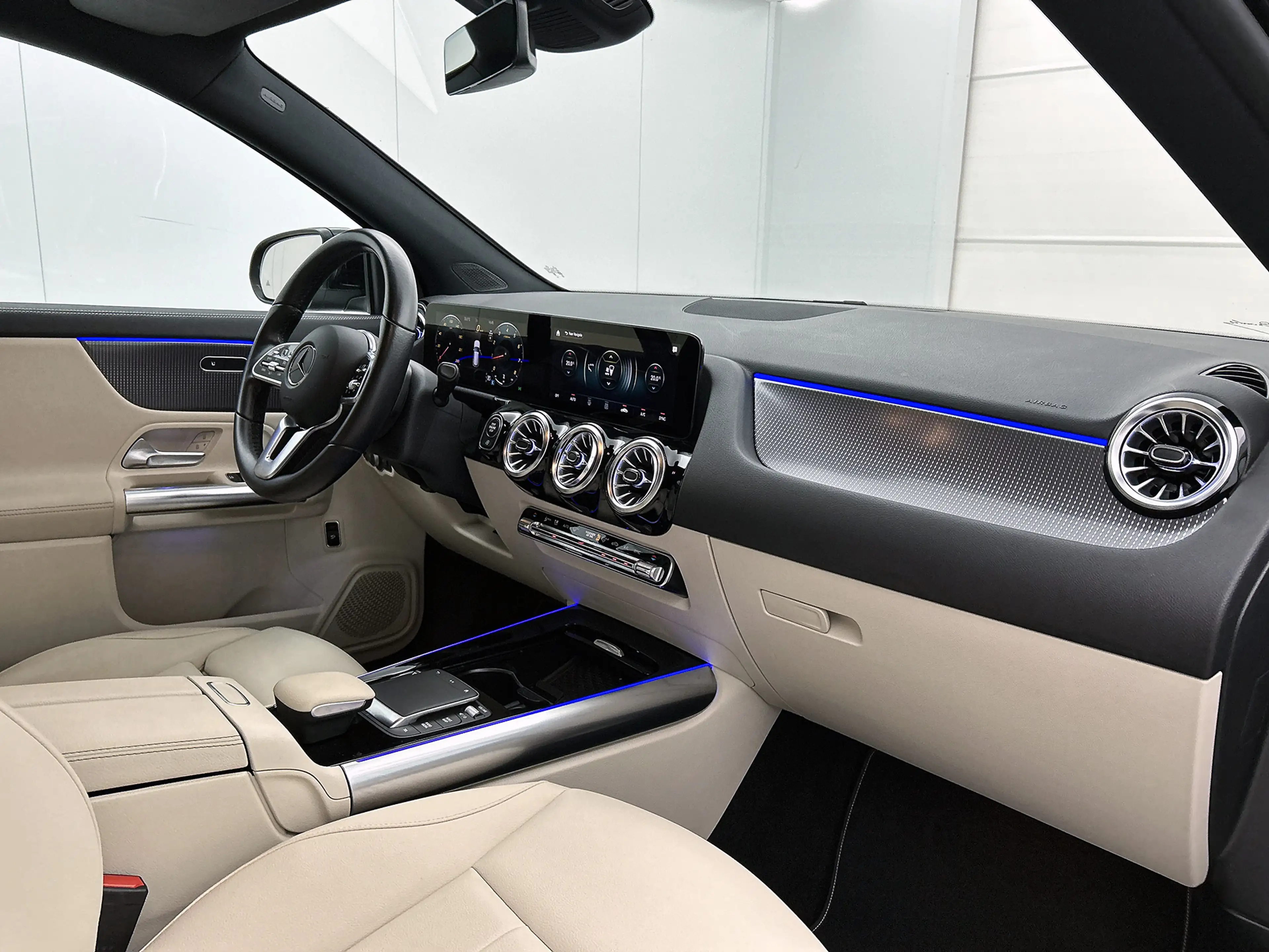 Mercedes-Benz GLA 200 Luxury Line | Machiatobeige int. | Sfeerverlichtin — photo 6