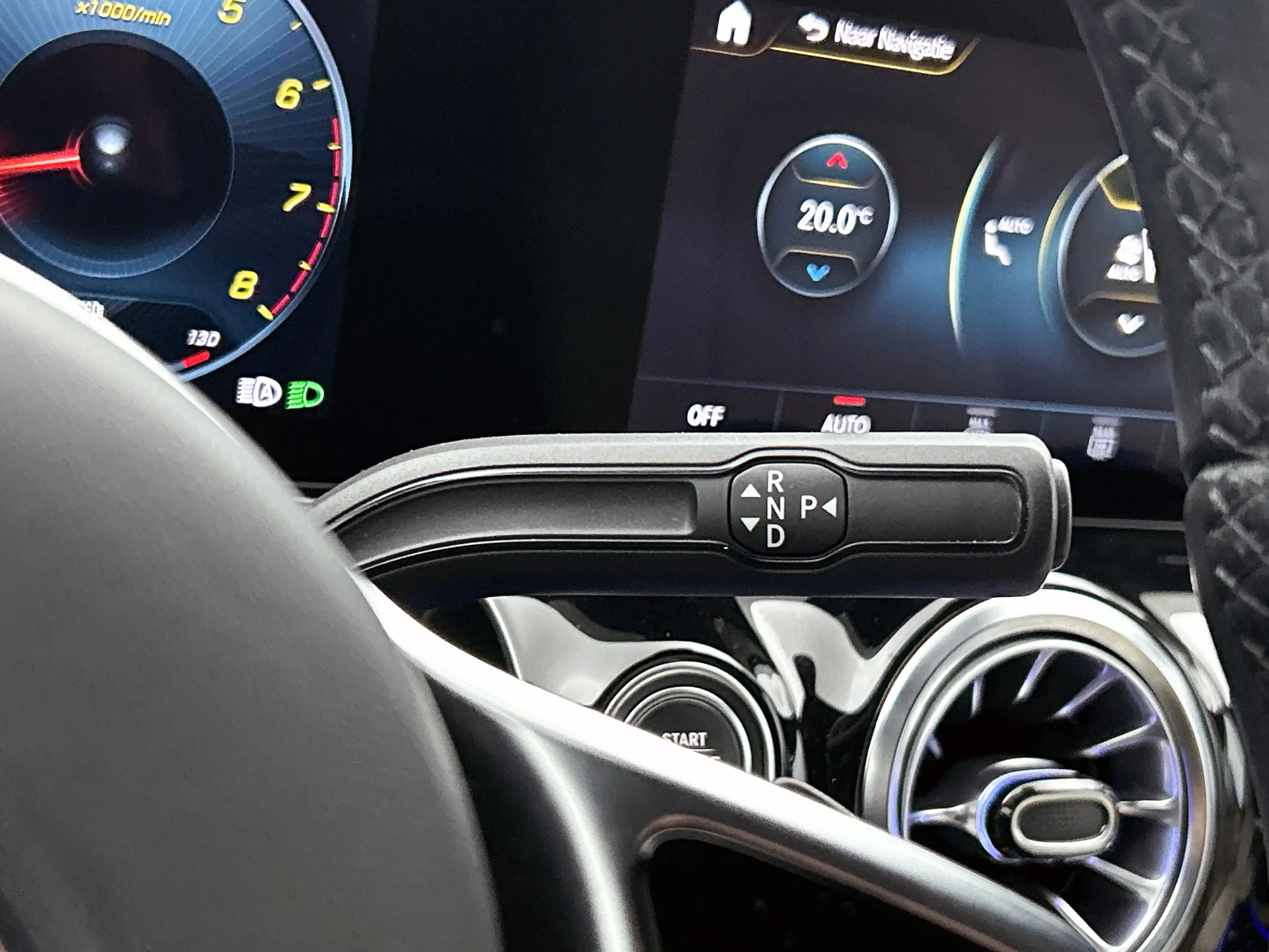 Mercedes-Benz GLA 200 Luxury Line | Machiatobeige int. | Sfeerverlichtin — photo 11