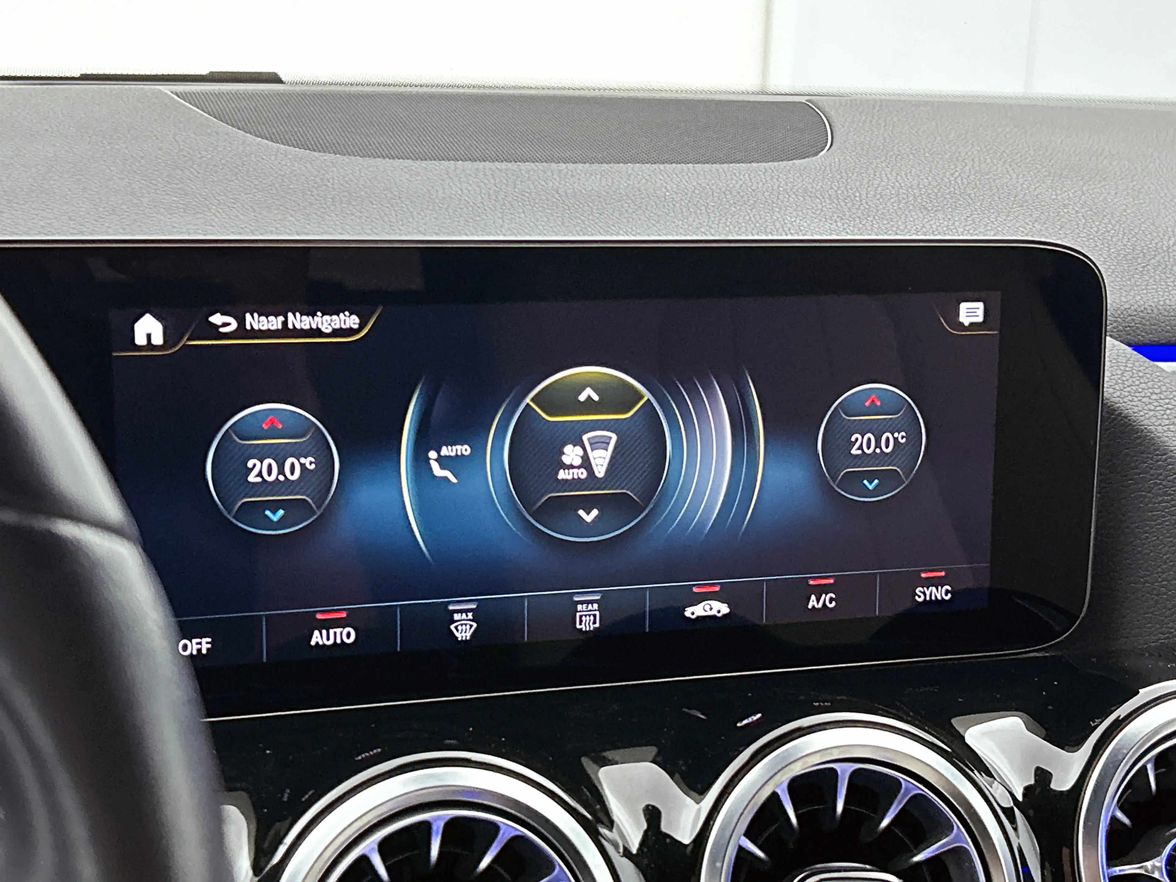 Mercedes-Benz GLA 200 Luxury Line | Machiatobeige int. | Sfeerverlichtin — photo 10