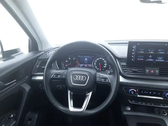 Audi Q5 view 11